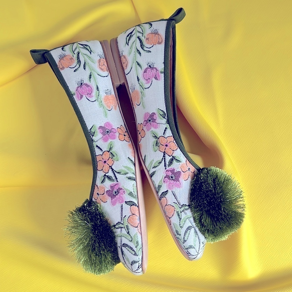 Tory Burch Pom Pom Satin Floral Ballerina Flats NWOB Size 6 Balletcore Unique - Picture 7 of 8